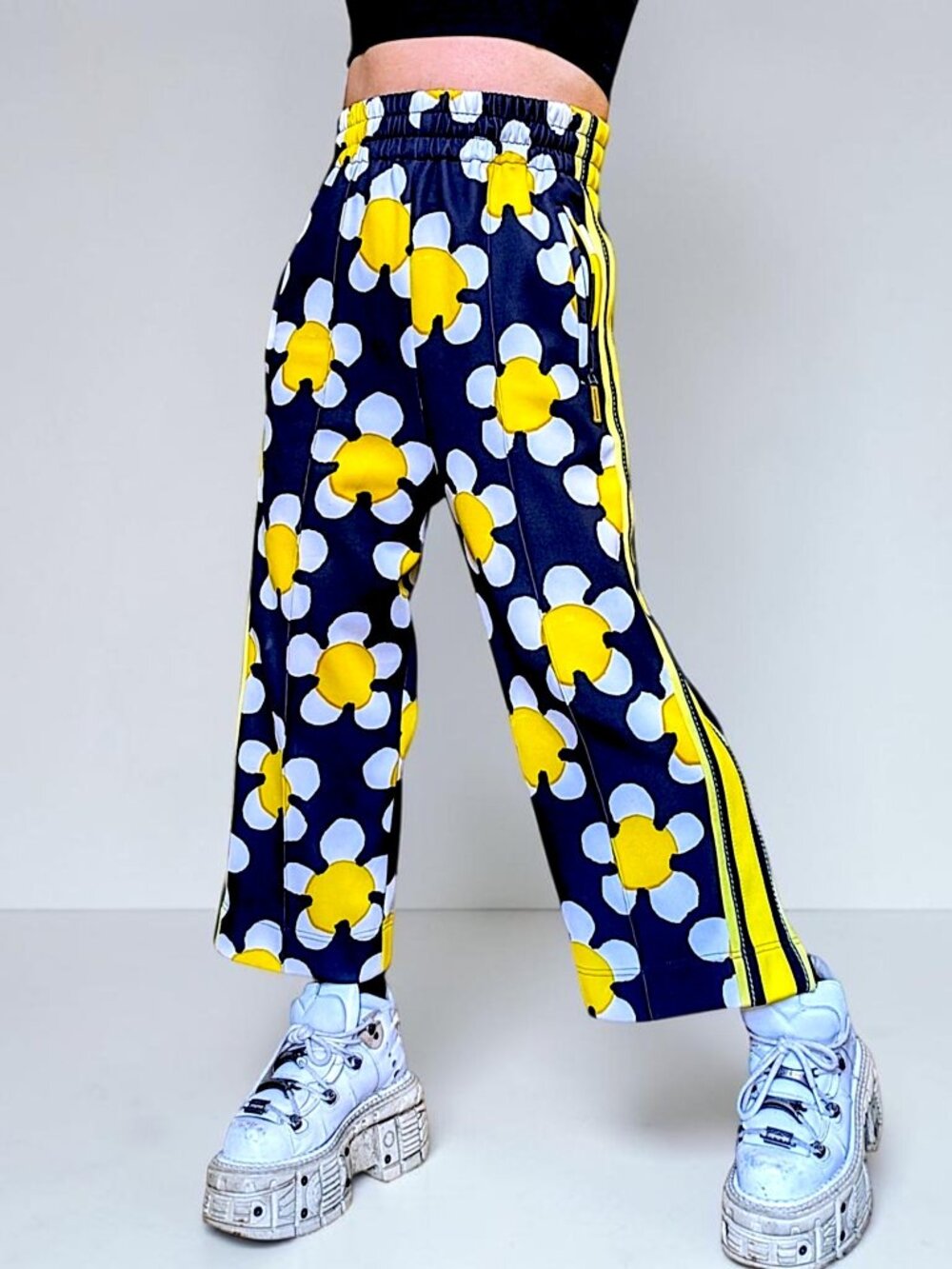 Marc Jacobs VTG Y2K RARE fairy grunge whimsy daisies high rise wide leg pants 2